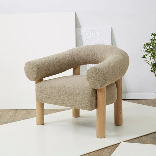 38" Bouclé-Sessel mit Beinen aus Eschenholz, niedriges Profil, tiefe Sitzfläche